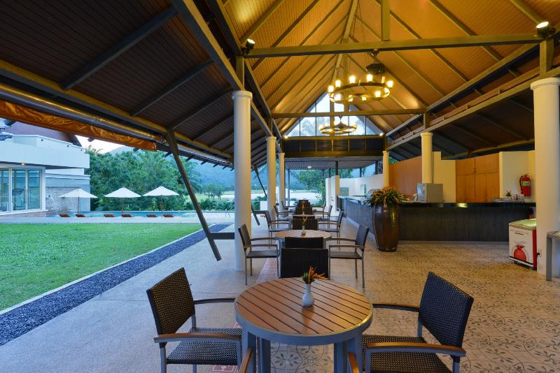 בית מלון כפרי Tinidee Golf Resort Phuket   Sha Extra Plus