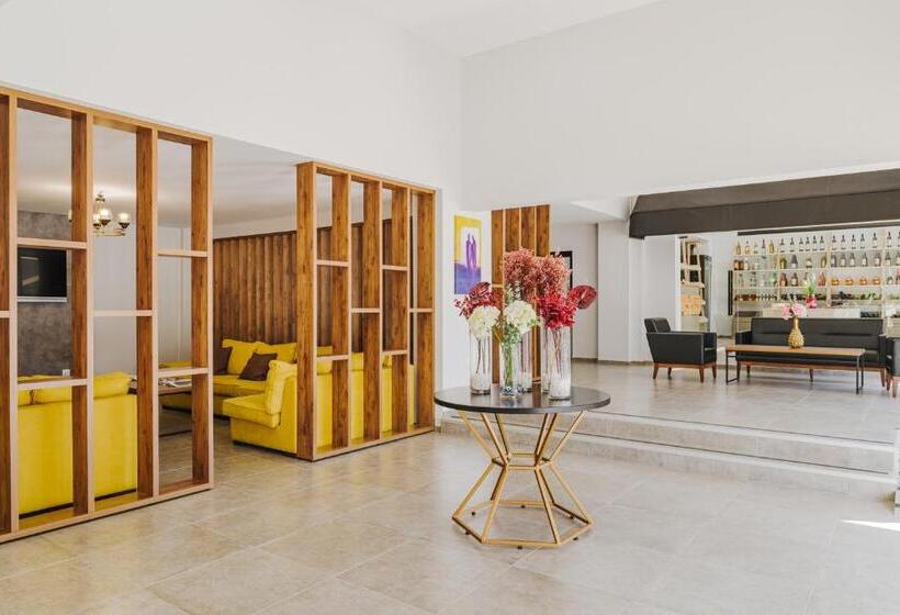 בית מלון כפרי Uptown Buyuk Anadolu Girne