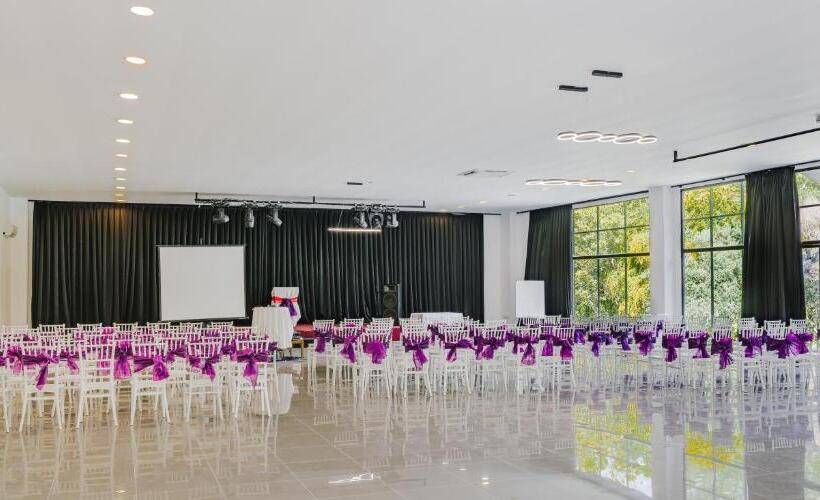 בית מלון כפרי Uptown Buyuk Anadolu Girne