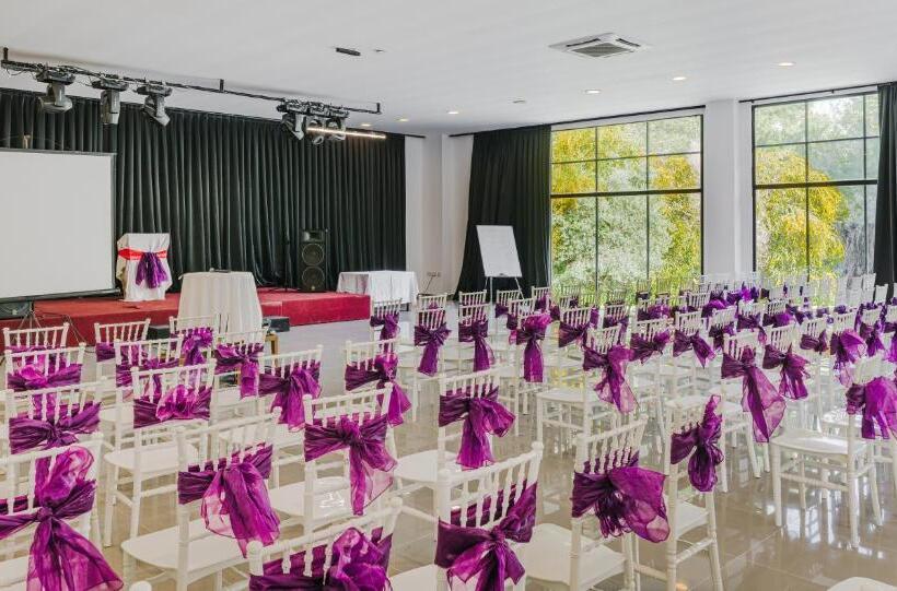 בית מלון כפרי Uptown Buyuk Anadolu Girne