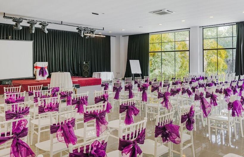 בית מלון כפרי Uptown Buyuk Anadolu Girne