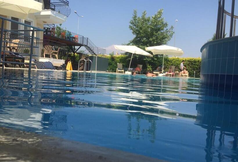 Отель Verdeport