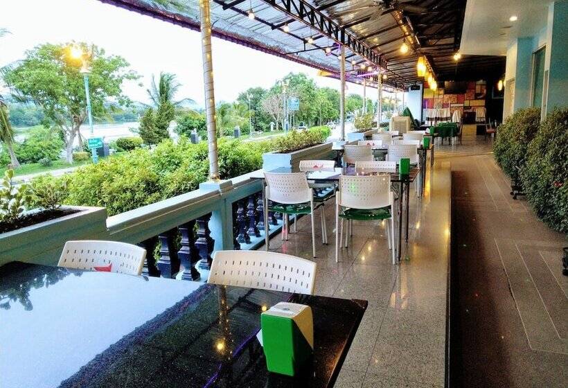 هتل Viang Tak Riverside
