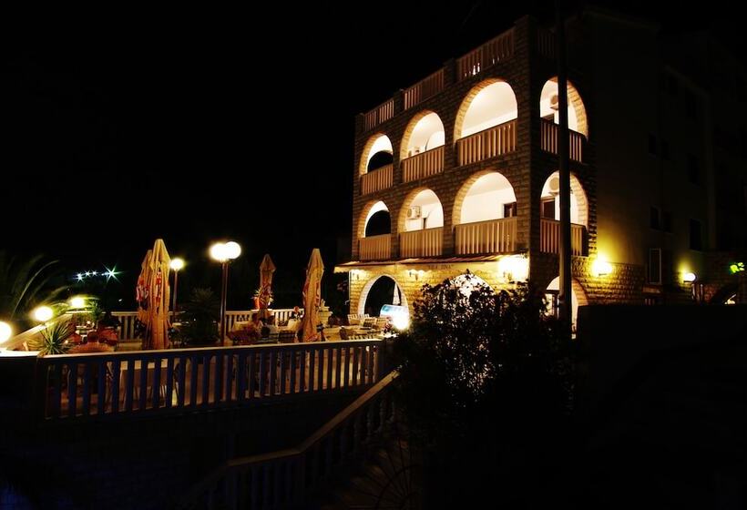 בית מלון כפרי Vila Tina