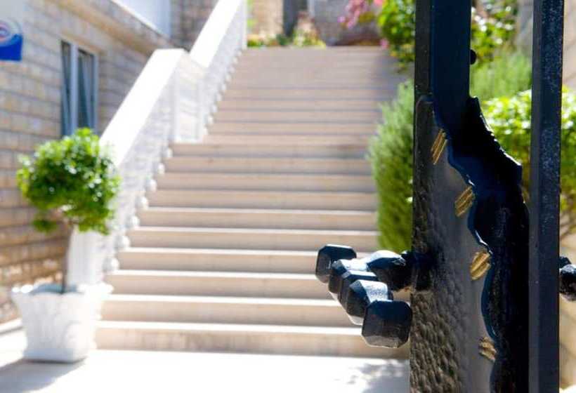 בית מלון כפרי Vila Tina