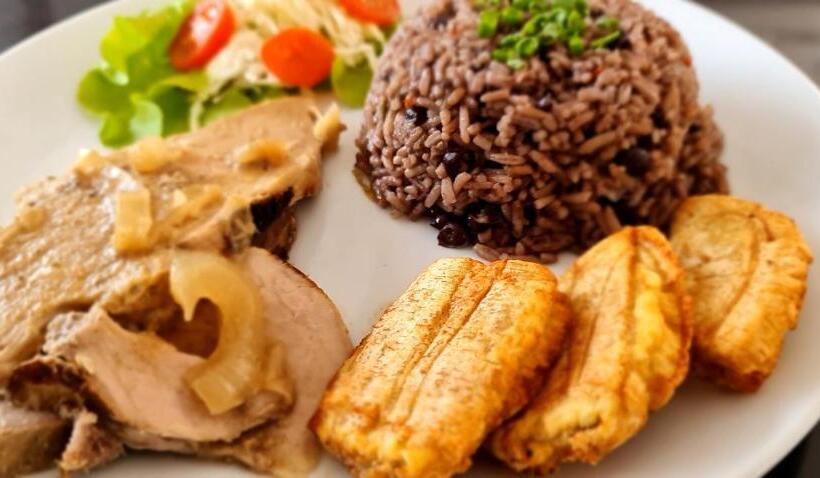 Pipikuku Hotel & Restaurant