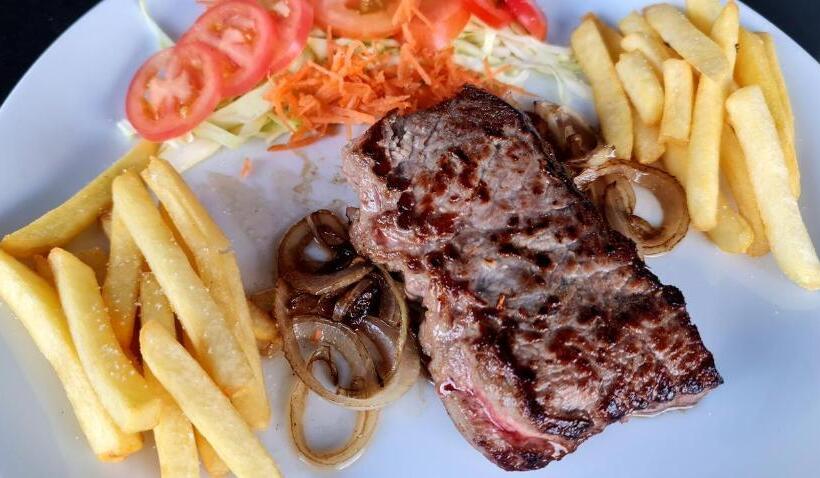 Pipikuku Hotel & Restaurant