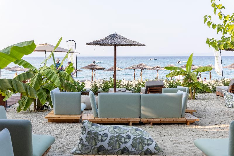 Royal Hotel And Suites