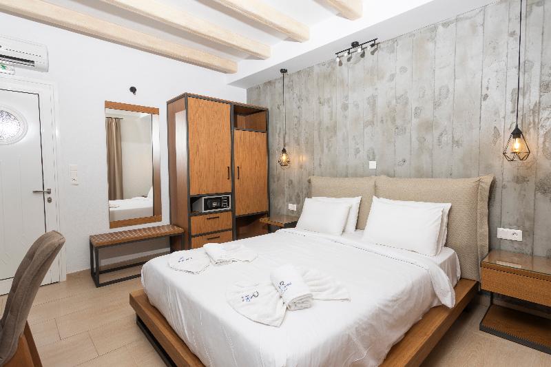 Royal Hotel And Suites