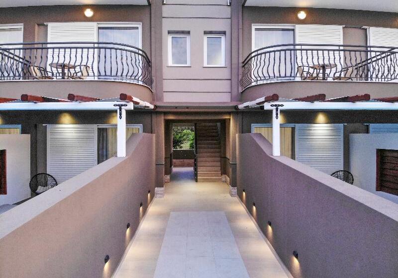 Royal Hotel And Suites