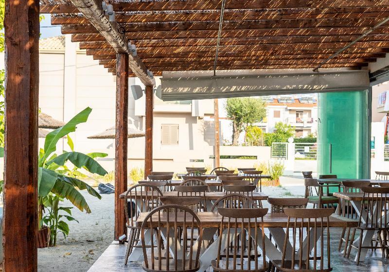 Royal Hotel And Suites