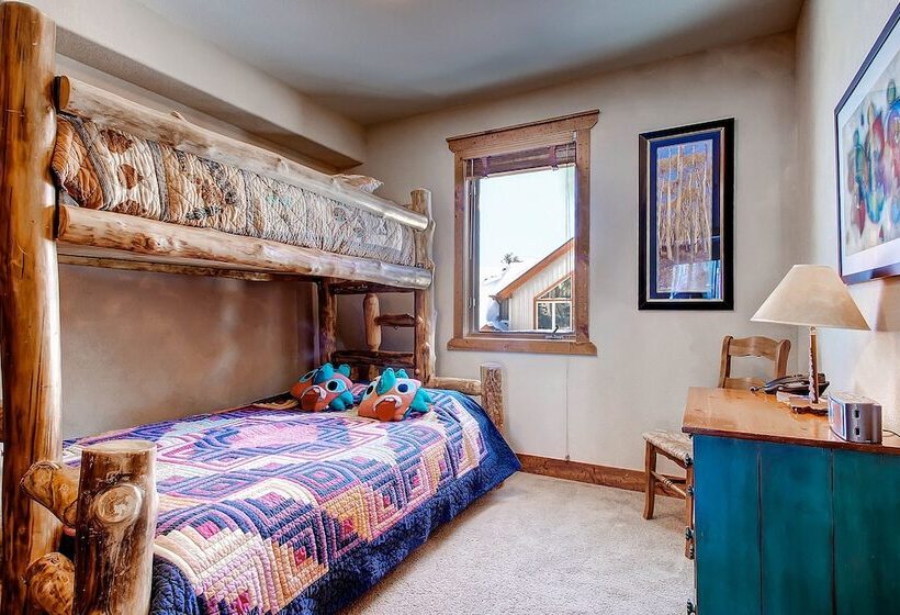 Saddlewood Townhomes