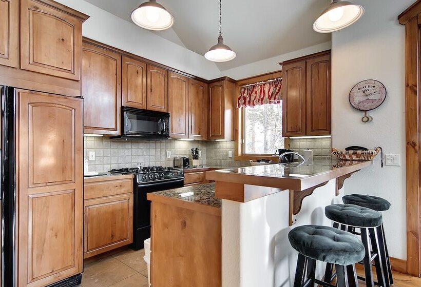 Saddlewood Townhomes