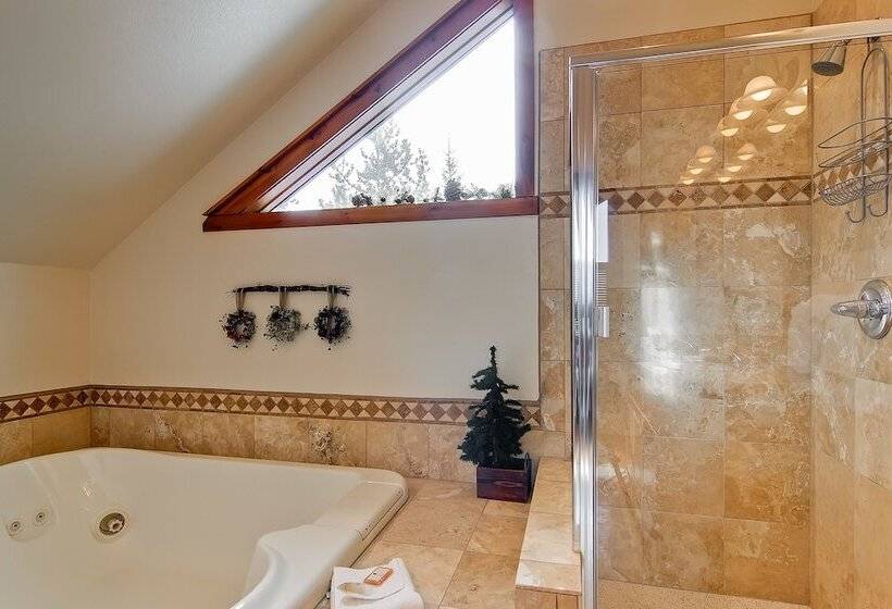 Saddlewood Townhomes