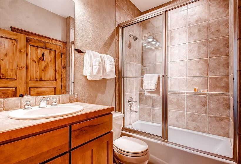 Saddlewood Townhomes