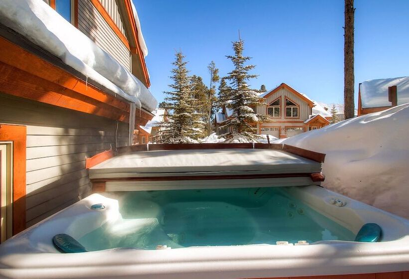 Saddlewood Townhomes