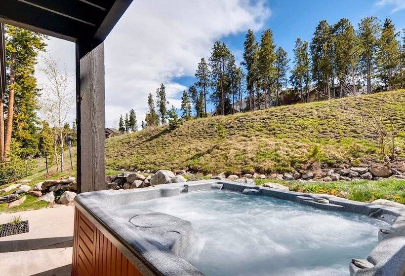 Saddlewood Townhomes