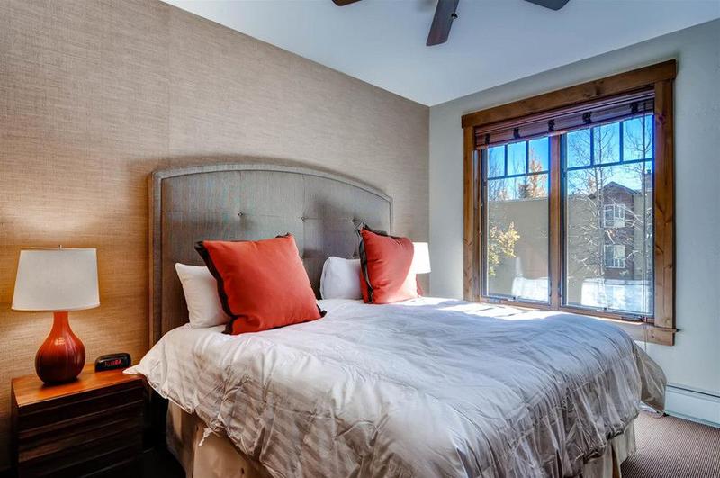 Water House On Main Street #5211