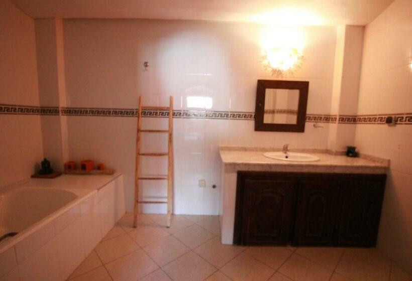 هاستل Chernaki Surf Experience