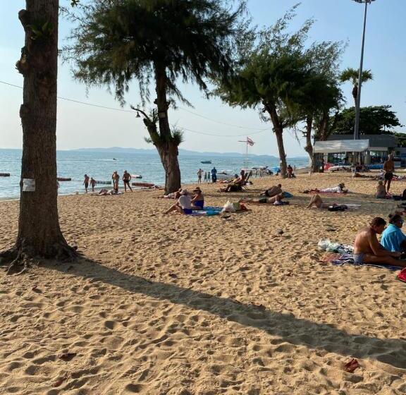 Jomtien Beach Hostel & Guesthouse