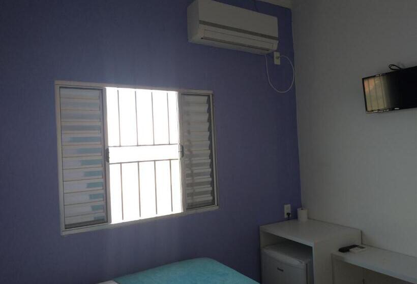 פנסיון Pousada Lirio Dos Vales