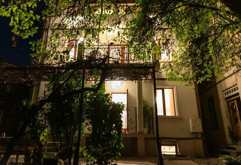 פנסיון The White House Sofia