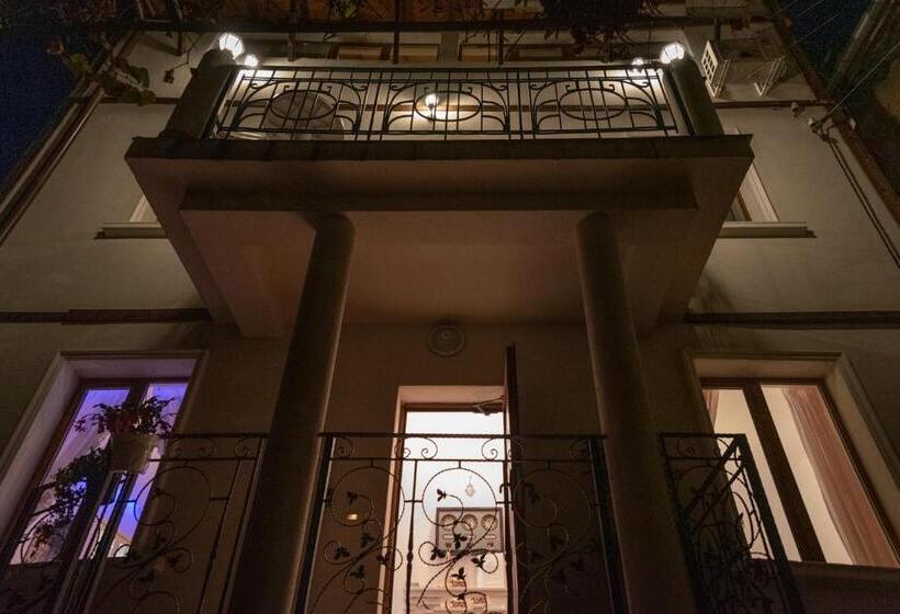 פנסיון The White House Sofia