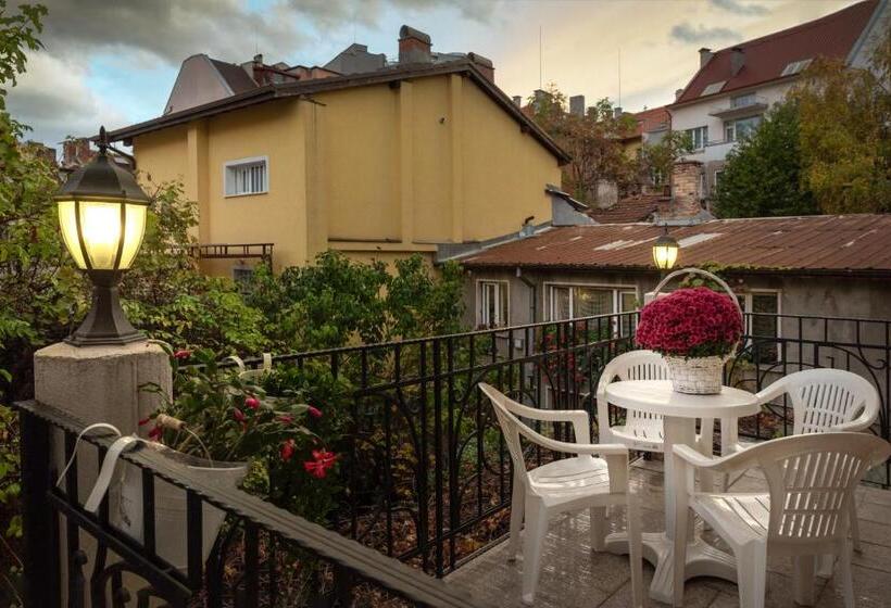 פנסיון The White House Sofia