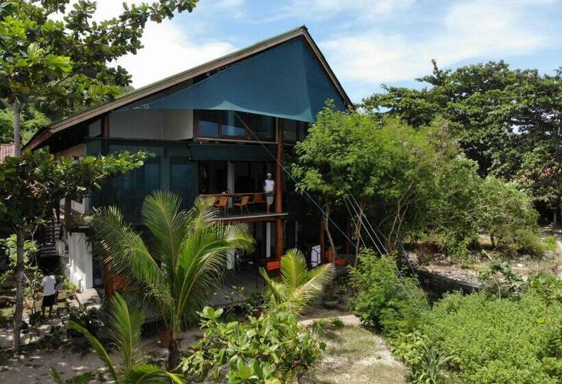 הוסטל Castaway Surf Retreat 1