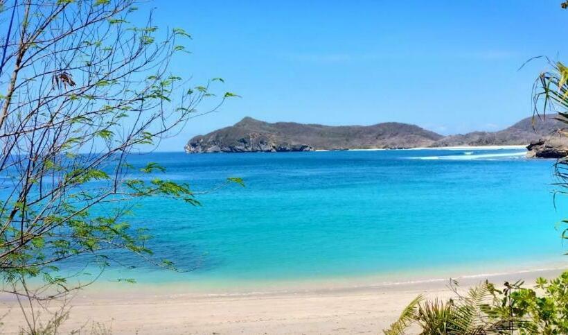 فندق صغير Castaway Surf Retreat 1