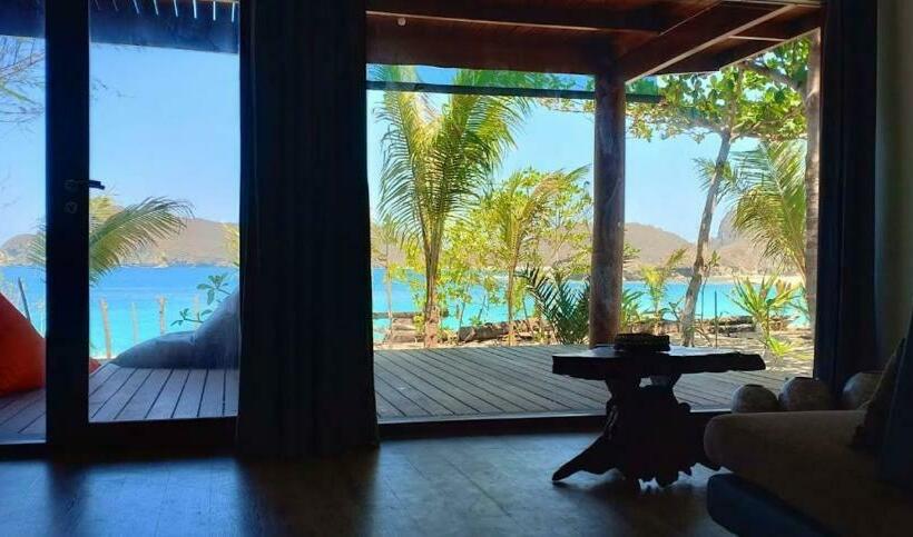 הוסטל Castaway Surf Retreat 1