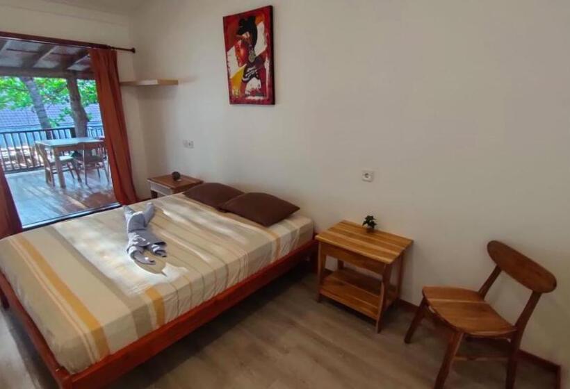 הוסטל Castaway Surf Retreat 1