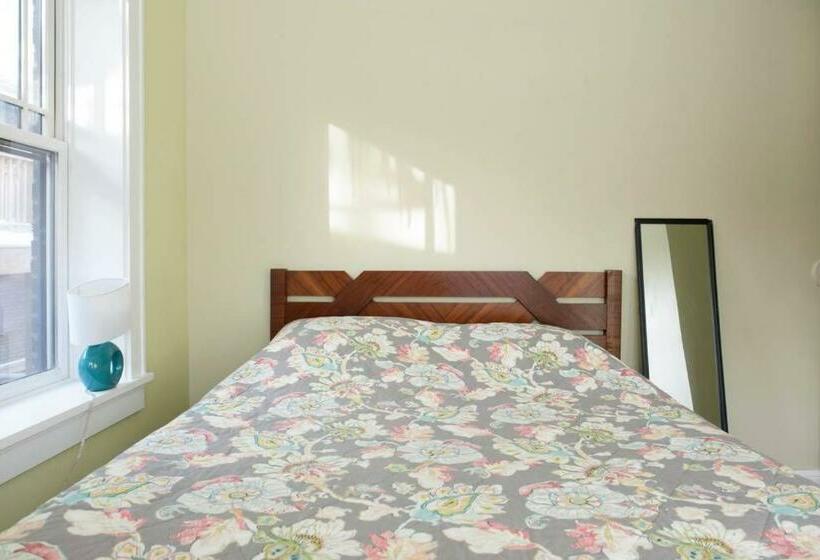 تختخواب و صبحانه The Greenleaf House