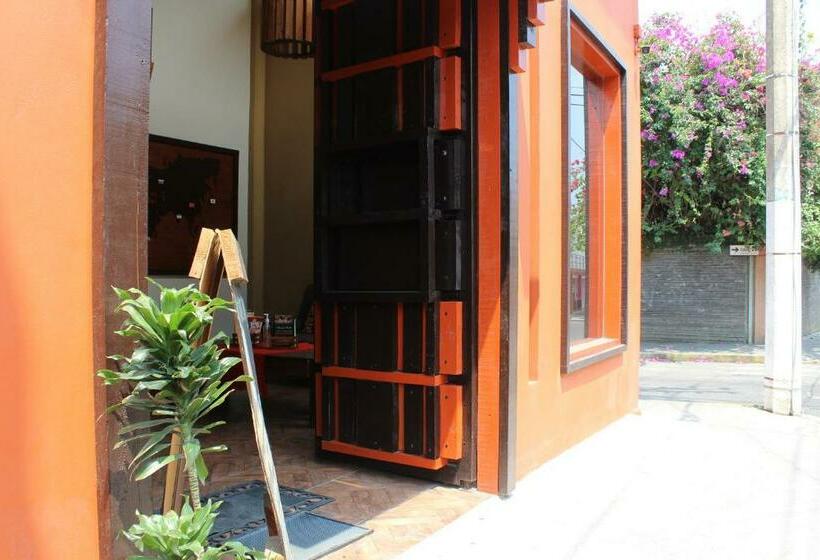 Casa Bonita Hotel Y Hostal