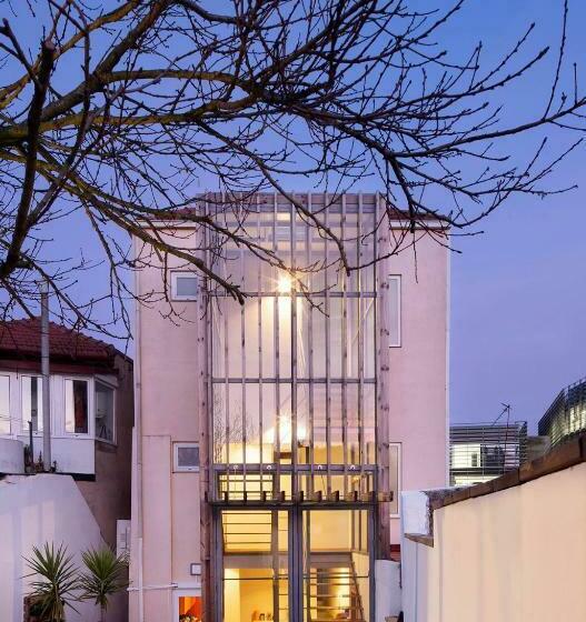 Peach Hostel & Suites