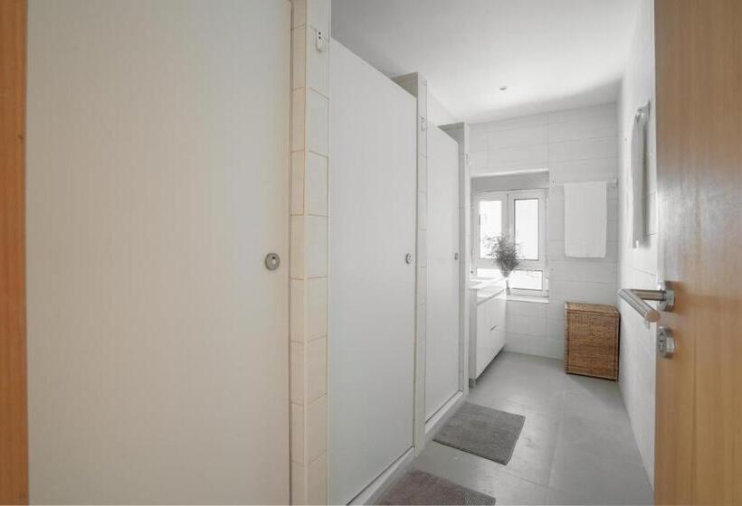 Peach Hostel & Suites