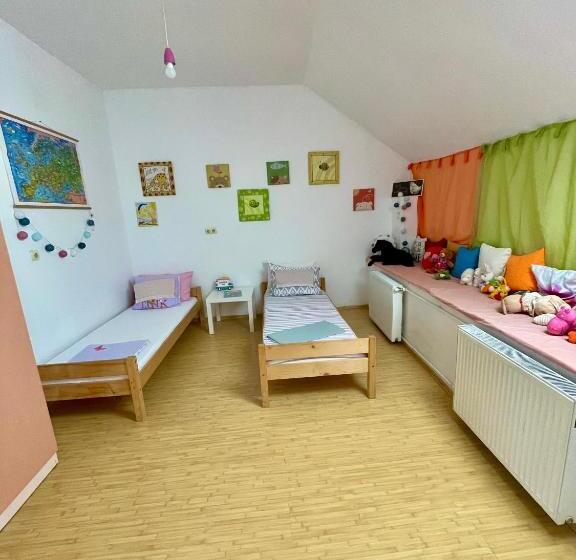 Пансион Casa Trandafirilor