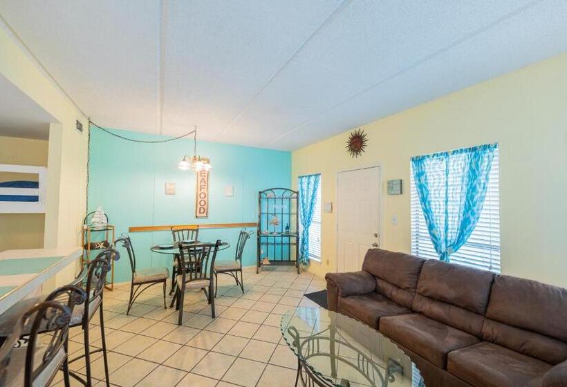 South Padre Island Condo Is Walking Distance To The Beach, Sleeps 6, Third Floor, 2024 Traveler Awar