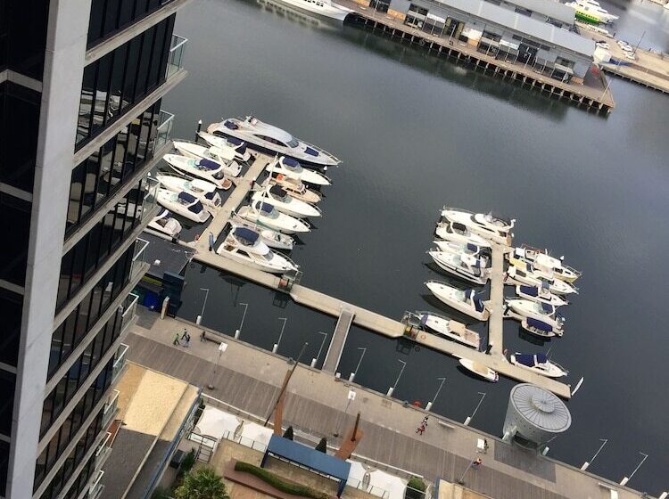 Apartments Melbourne Domain   New Quay Docklands