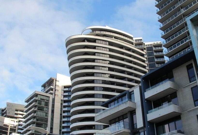 Apartments Melbourne Domain   New Quay Docklands