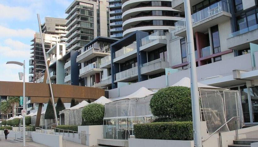 Apartments Melbourne Domain   New Quay Docklands