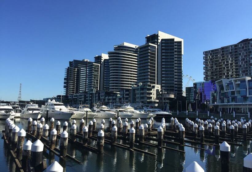 Apartments Melbourne Domain   New Quay Docklands
