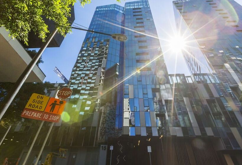 Apartments Melbourne Domain   New Quay Docklands