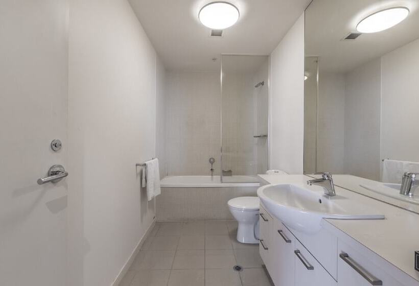 Apartments Melbourne Domain   New Quay Docklands