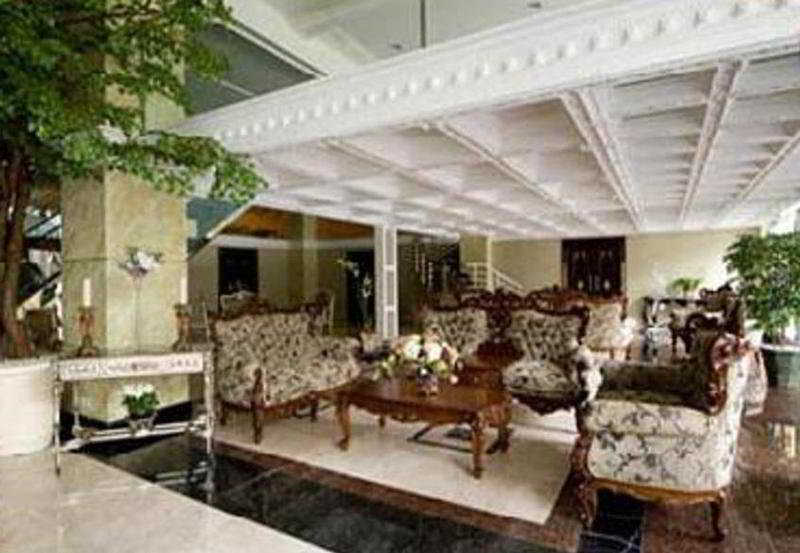 Amos Cozy Hotel Melawai