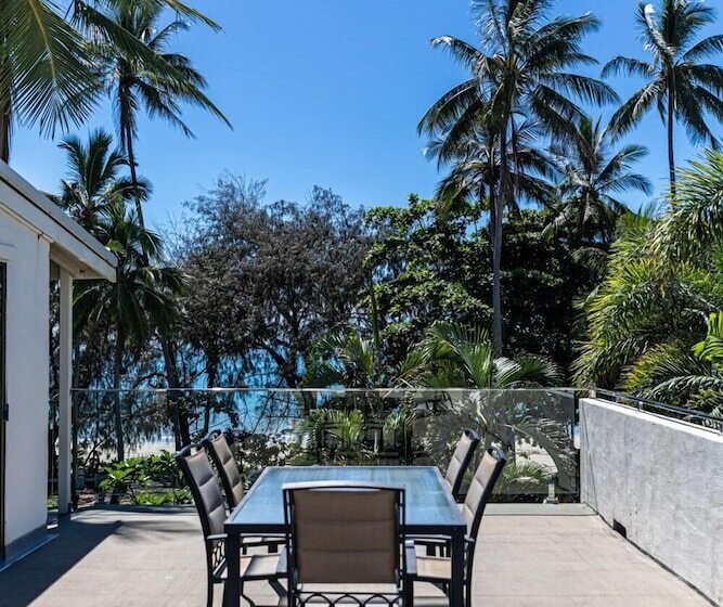 Beachfront Terraces With Onsite Reception & Check In