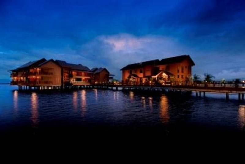 Bukit Merah Laketown Resort