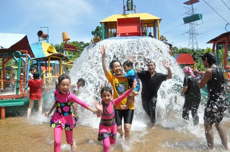 Bukit Merah Laketown Resort