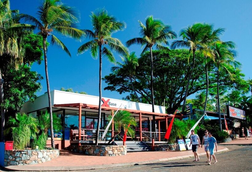 Base Airlie Beach Resort   Hostel