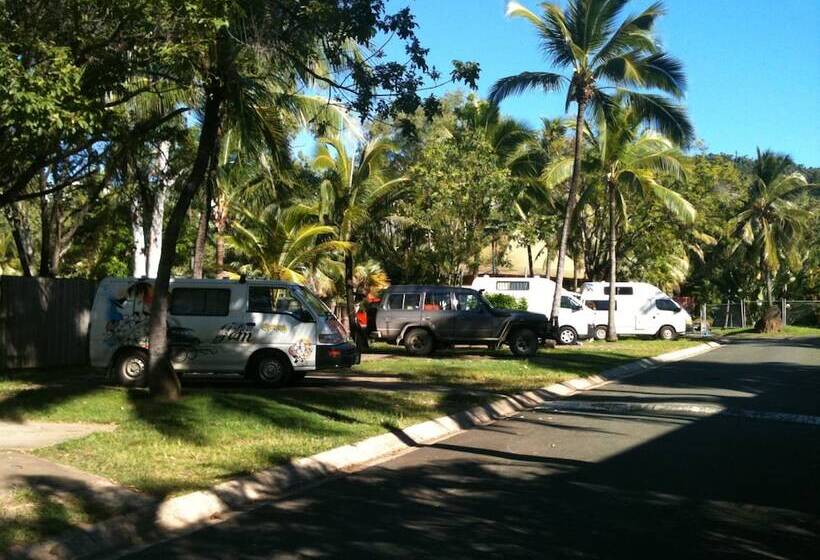 Base Airlie Beach Resort   Hostel